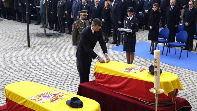 Sup_Policia's tweet image. Hoy #11D recordamos, con el máximo honor, a los policías nacionales Jorge e Isidro que dieron su vida por defender la de otros en #Kabul siendo unos auténticos #HéroesSinCapa
Su compromiso y entrega al servicio de España son imborrables
A sus familias, amigos y compañeros:…