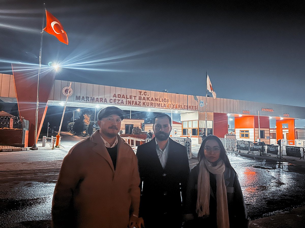 Hukuk komisyonumuz ile birlikte MESEM’de yaşanan mağduriyetlere karşı eylem yapan ve hukuksuzca tutuklanan TİP’li 16 genç arkadaşımızı Silivri ve Bakırköy Cezaevlerinde ziyaret ederek; partimizin, Genel Başkanımız Sayın Özgür Özel ve Gençlik Kolları Genel Başkanımız Sayın Cem