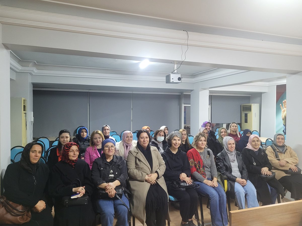 Haftalık  olağan  Yönetim  Kurulu  Toplantımızı il koordinatör yardimcimiz <a href="/filizcimen6/">filizcimen</a>,
İlçe Kadın Kolları Başkanımız <a href="/haticegenc37/">Hatice Genç</a> 
ve yönetimimiz  ile birlikte gerçekleştirdik. 
Toplantımız hayırlara vesile olsun...