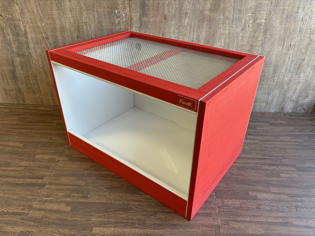 こちらはオーダー品のレッドタイプ✨ 幅600奥行400高さ400㎜