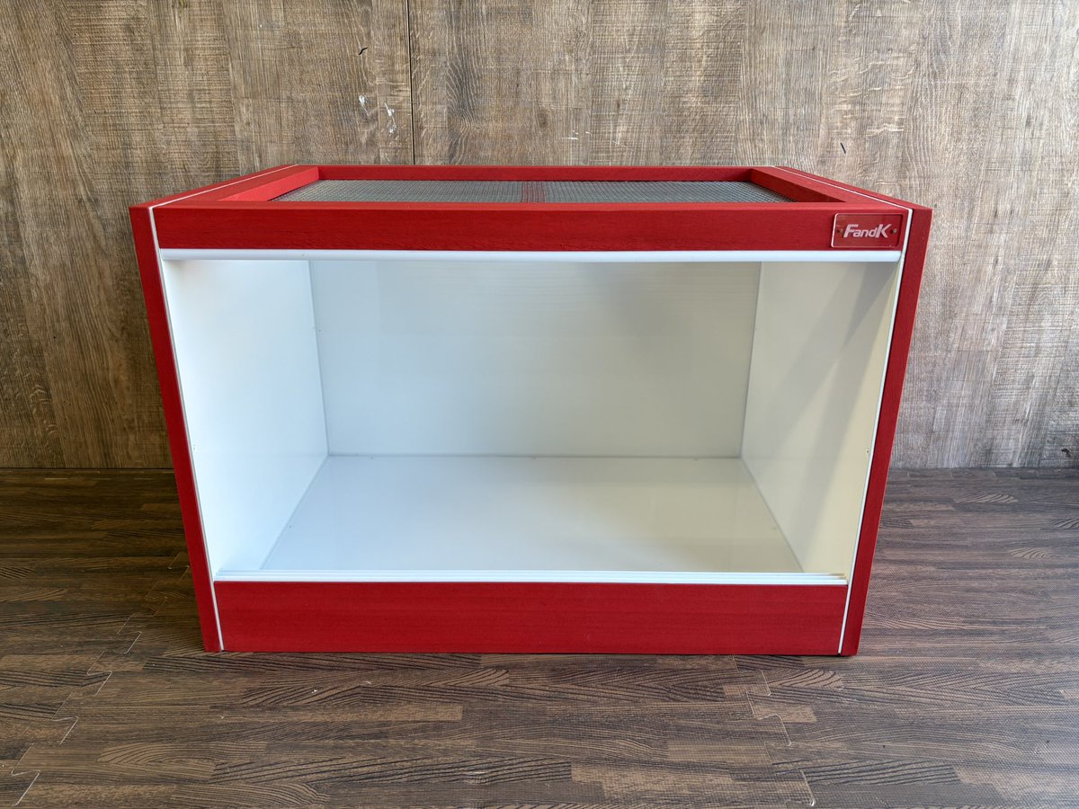 こちらはオーダー品のレッドタイプ✨ 幅600奥行400高さ400㎜