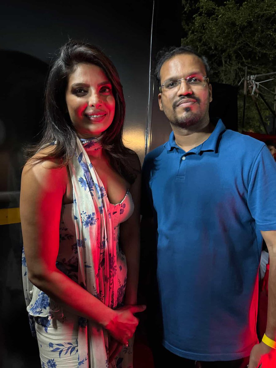 pranav1490's tweet photo. Another Golden Moment Of My Life 😊😇🤗😃 @priyankachopra So Nice Meeting Of You Once Again &amp; I Am So Grateful Of @natashapal @TeamPriyanka Thank You So Much For It 😍🥰🤩😇 https://t.co/Ttjte8jc2a