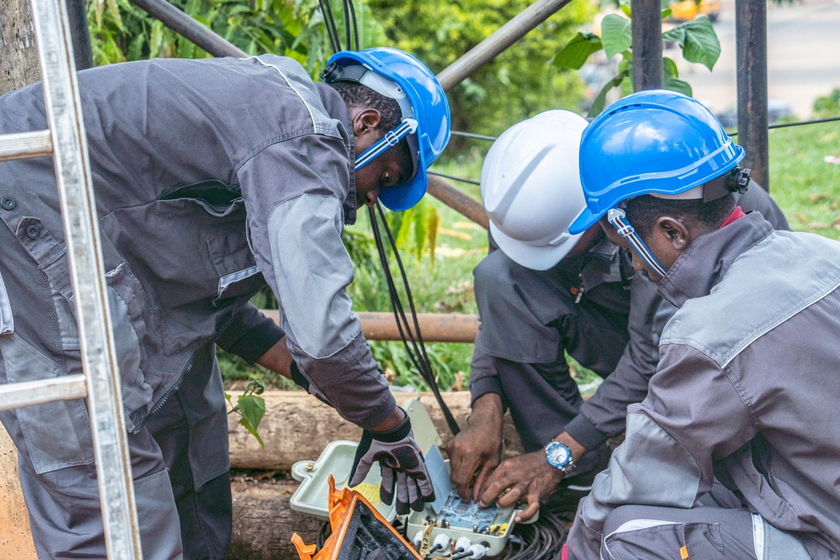 Raccorder des fils pour étendre la performance

Tout commence par là !
Des fils, une connexion, de l’ambition transformée en réalisation.

Matrix Télécoms, connecting people, inspiring solutions