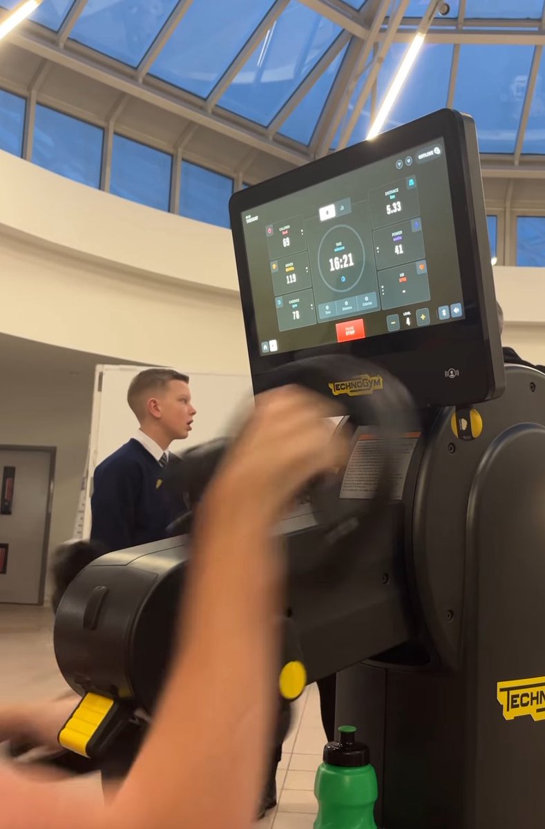 Staceyk51's tweet image. A big #ThankYouThursday and huge well done to @WiganWarriorsRL disability player Jordan who smashed a 40 mile ride on a hand bike this week 😱

Jordan has raised over £1500 so far for @mndassoc 🥳

Thank you Jordan! That’s some going 💙🧡

#ProudFundraiser