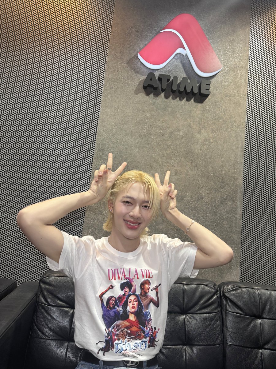 พบกับ “นุนิว” <a href="/CwrNew/">NuNew</a> กับการเดินสายโปรโมทภาพยนตร์ ‘ดีว่า..ราวี’ DivaLaVie ที่ EFM 94

รับชม Live ทาง
🔗 : youtube.com/@atime?si=dw81…

#ดีว่าราวี #DIVALAVIE