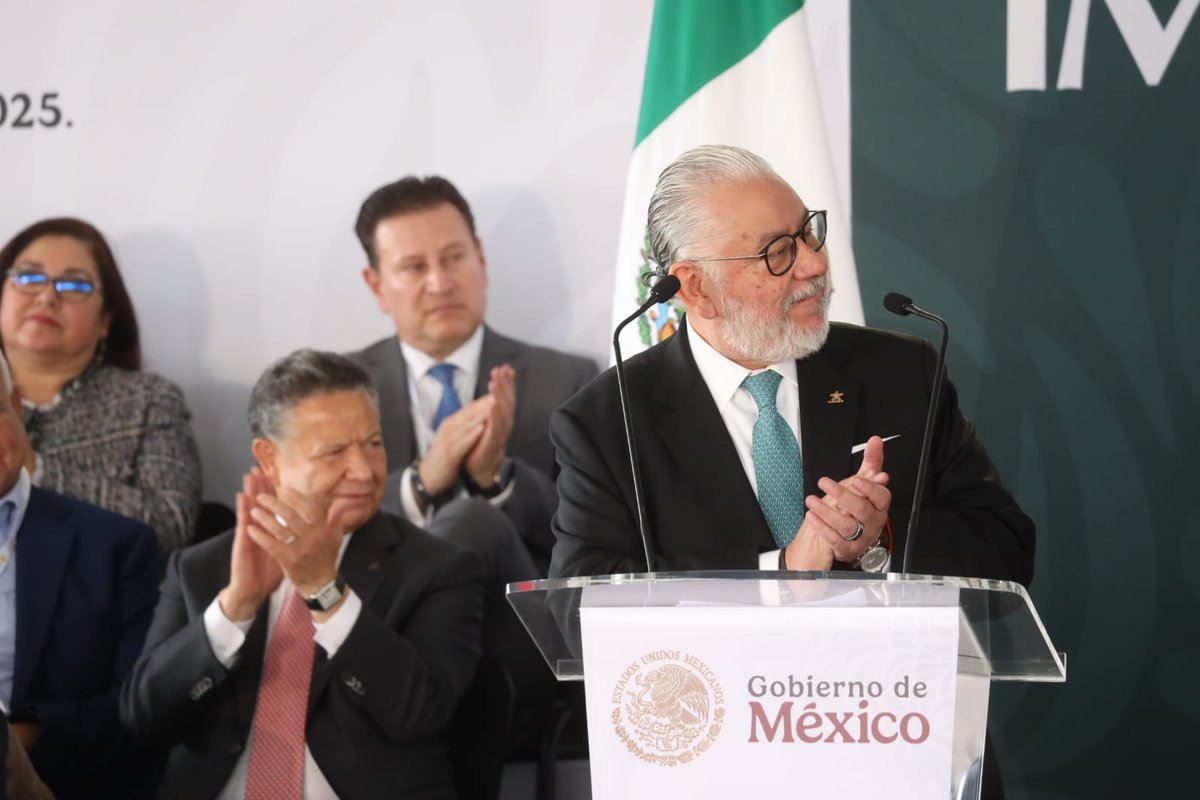 CONCAMIN's tweet photo. En Puebla, se llevó a cabo la 116 Asamblea General Ordinaria del @Tu_IMSS, con la presencia de la presidenta de México, Claudia Sheinbaum, @Claudiashein;  del director general del Instituto, Zoé Robledo, @zoerobledo; del gobernador de Puebla, Alejandro Armenta, @armentapuebla_; así como gobernadores de más de 20 estados, secretarios de Estado, funcionarios de los tres órdenes de gobierno, representantes de los tres poderes de la Unión, representantes de los sectores tripartitas, e integrantes del cuerpo médico del #IMSS.

En la asamblea, el presidente de la #CONCAMIN, Alejandro Malagón Barragán, @AMalagonB, fue el orador por parte del sector empleador. Refrendó su respaldo al Instituto, con el que "compartimos objetivos y desafíos como generar empleos dignos, ampliar la formalidad y garantizar que millones de familias accedan a la seguridad social que transforma vidas".

Esto implica, señaló el presidente Malagón, continuar trabajando para extender y fortalecer la capacidad hospitalaria del Instituto mediante más unidades médicas, mayor personal de salud, mejor equipamiento y procesos de atención más eficientes, a fin de asegurar que el crecimiento de la derechohabiencia vaya siempre acompañado de servicios oportunos, dignos y de calidad.

Durante esta jornada también se realizó la inauguración del Hospital General Regional No. 36 “Carmen Serdán Alatriste”, antes “San Alejandro”, del IMSS, una obra que fortalece la capacidad de atención médica en Puebla y contribuye a ampliar los servicios para la población derechohabiente.

El líder de la Industria Confederada ratificó su respaldo a la presidenta Claudia Sheinbaum al señalar: “Cuente con el sector empleador para seguir trabajando por un México más justo; para invertir en los Polos de Desarrollo; para impulsar la construcción de vivienda; y para seguir fortaleciendo, con el IMSS, las oportunidades de empleo formal para las mujeres.”