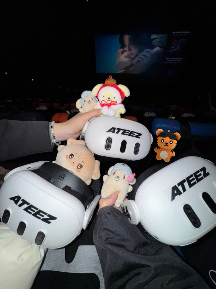 yuuhpi's tweet photo. ATEEZ VR CONCERT : LIGHT THE WAY

VR 콘서트 보고 싶었는데 에이티즈 버전으로 나온다고 했을 때 정말 개봉일만 기다렸어요ㅜㅜ!!! 기대했던 것보다 훨씬 신기하고 재밌어서 시간 가는 줄 몰랐고 꼭 재관람 할 예정🥹 행복한 추억 만들어 주셔서 감사합니다🫶

#ATEEZ_라이트더웨이 #ATEEZ_VR콘서트 https://t.co/2BkLO000W8
