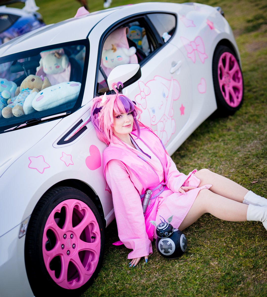 hellsdarcy's tweet image. Jedi Ironmouse &amp;amp; Bubi-8 at Hoshicon Perth last month✨🩷

Found another car I'm sure @ironmouse would love 😉

#saytonplay #ironmousecosplay