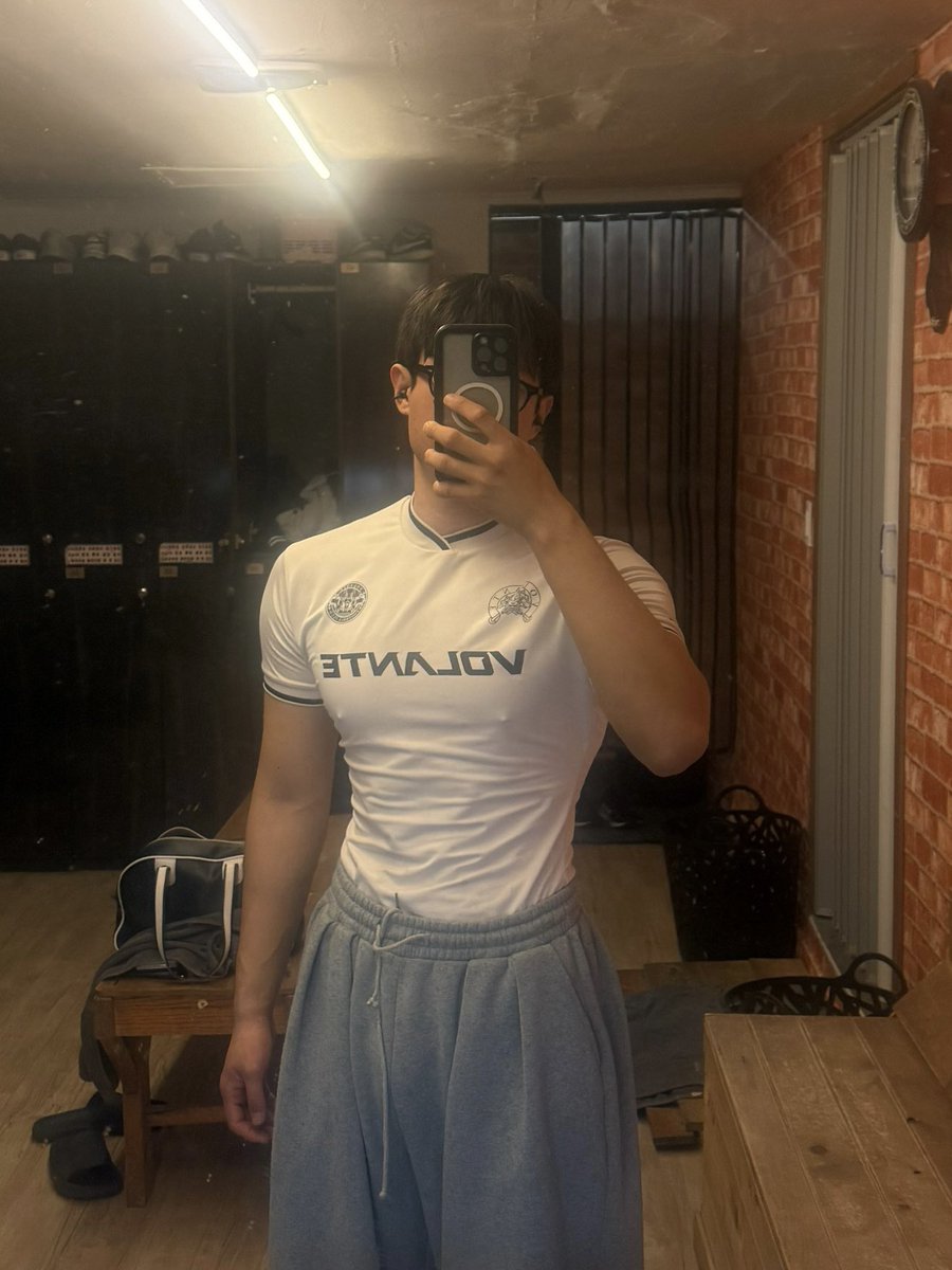 운동할때 꼭지가 왤케 튀어나오지
밴드라도 붙여야하나