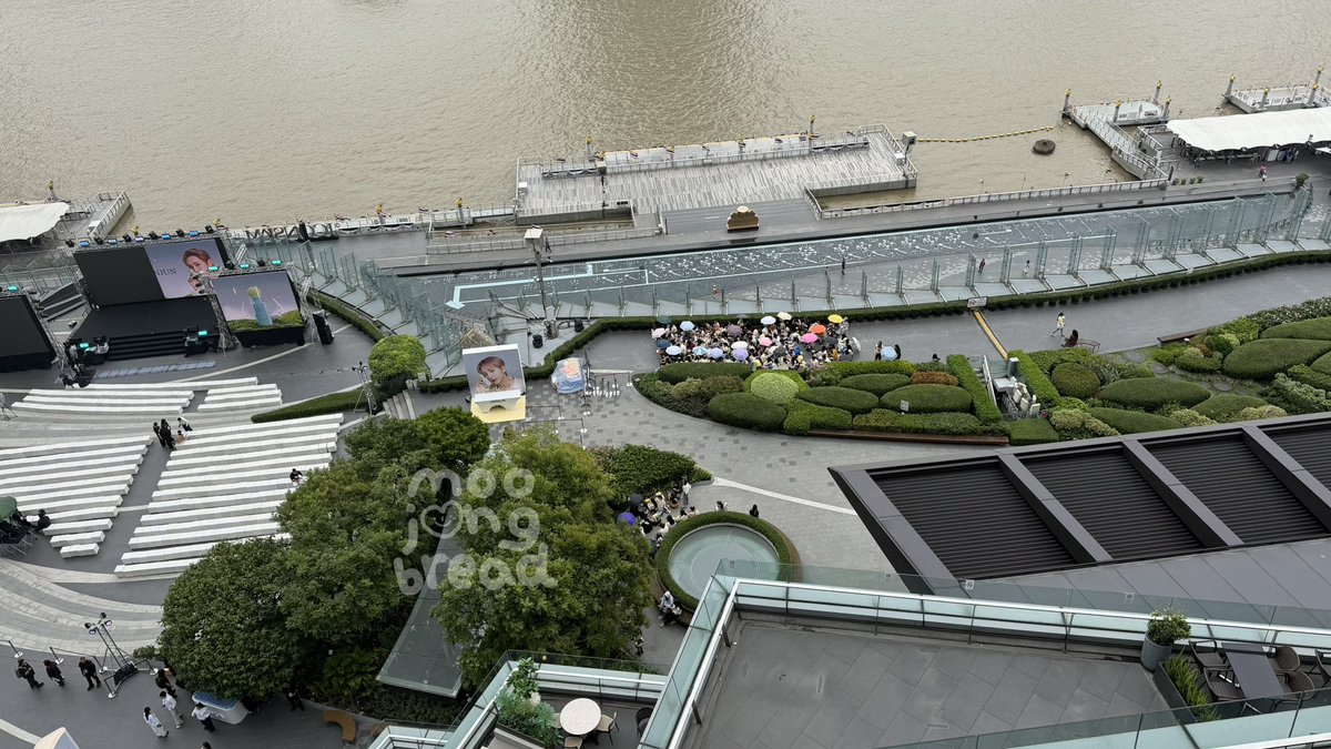 เวทีและผังที่นั่งหน้าตาประมาณนี้ค่า 

WE MAKE THE PHENOMENON RENJUN #JANUAxRENJUN