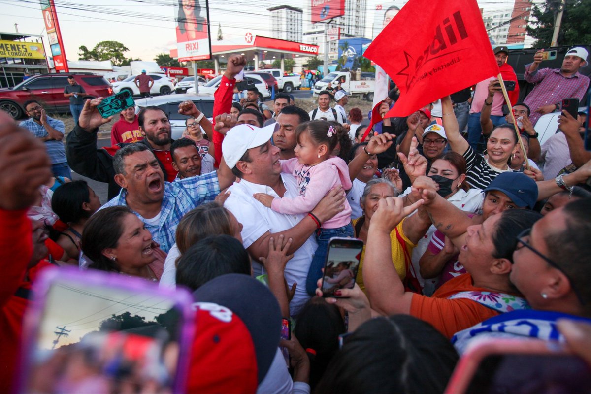JorgeAldanaB's tweet photo. Aquí seguimos en el Campamento de la Victoria y Defensa del Voto, compartiendo con toda la gente buena de la capital que está aquí para garantizar que su voto se respete.☝️🏼🗳🫱🏼‍🫲🏽 https://t.co/50h4acQkje