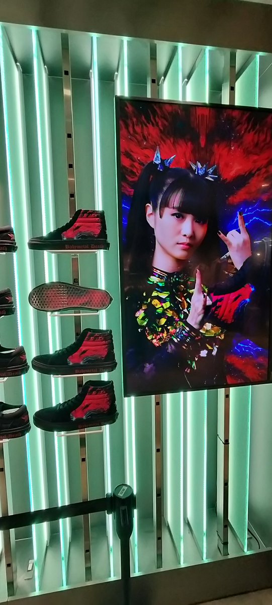 junjun20200606's tweet photo. Vans X BABYMETAL
SK8-HI🦊BLACK/RED(1色展開)¥13,200円(税込)
MA-1 REVERSIBLE VEST🦊BLACK¥19,800(税込)
ルミネエスト店で無事にゲット👟🧥8Fのカルボナーラ専門店 こなな で1人ランチしたら帰ります🍝散財DEATH🤗
#BABYMETAL
#Vans_X_BABYMETAL
#ABC_MART https://t.co/Z4XUdgYEGu