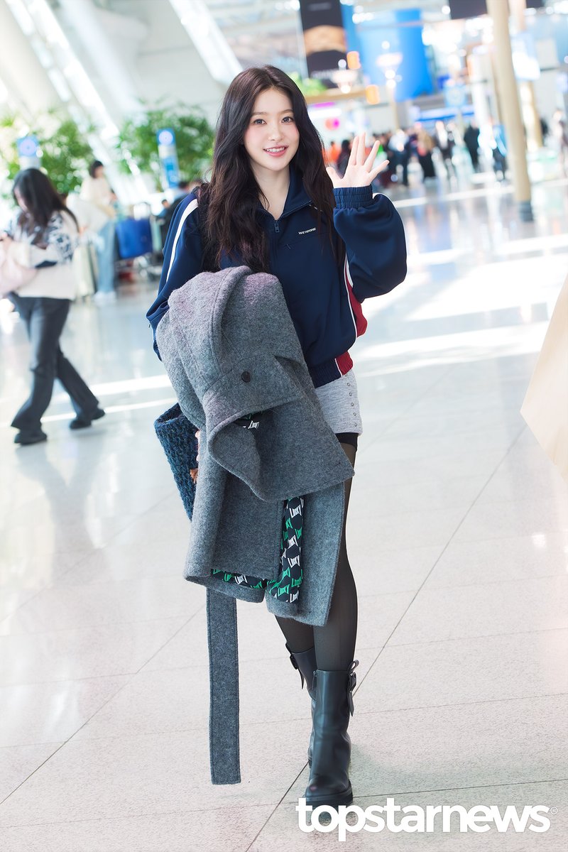 레드벨벳 예리(김예림), ‘걷기만 해도 런웨이 예림이’ (인천공항 출국) [HD포토] #예리 #YERI #김예림 #레드벨벳 #RedVelvet #인천공항 #출국 #입국 #프리뷰 topstarnews.net/news/articleVi… <- Original Photo