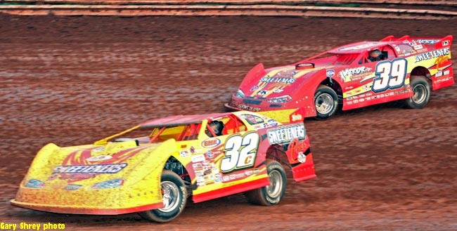 DaveTaylor96268's tweet photo. 2012 - World of Outlaws Latemodel Series teammates Vic Coffey #32C & Tim McCreadie #39 https://t.co/yzdgYYo99p