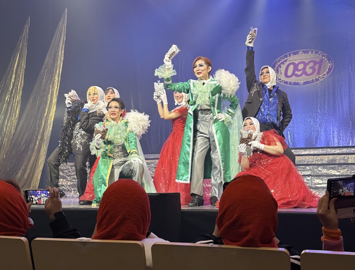 今年もシークレット歌劇団0931の舞台で大はしゃぎしてきましたもんでん平民。お芝居ではストーリーの面白さの根幹を可視化していただきました。レビューのスイーツの時間も大満足！