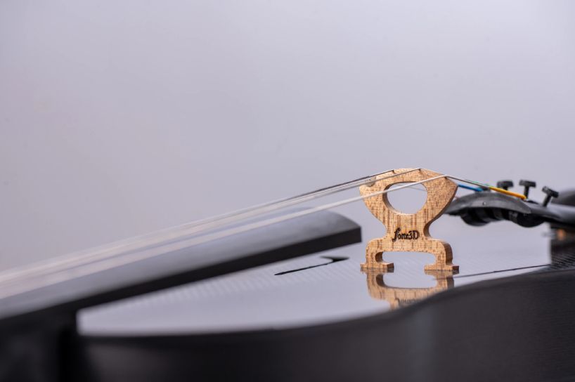 designboom's tweet image. 3D printed violin and cello replace traditional wood with non-warping carbon fiber designboom.com/technology/3d-…