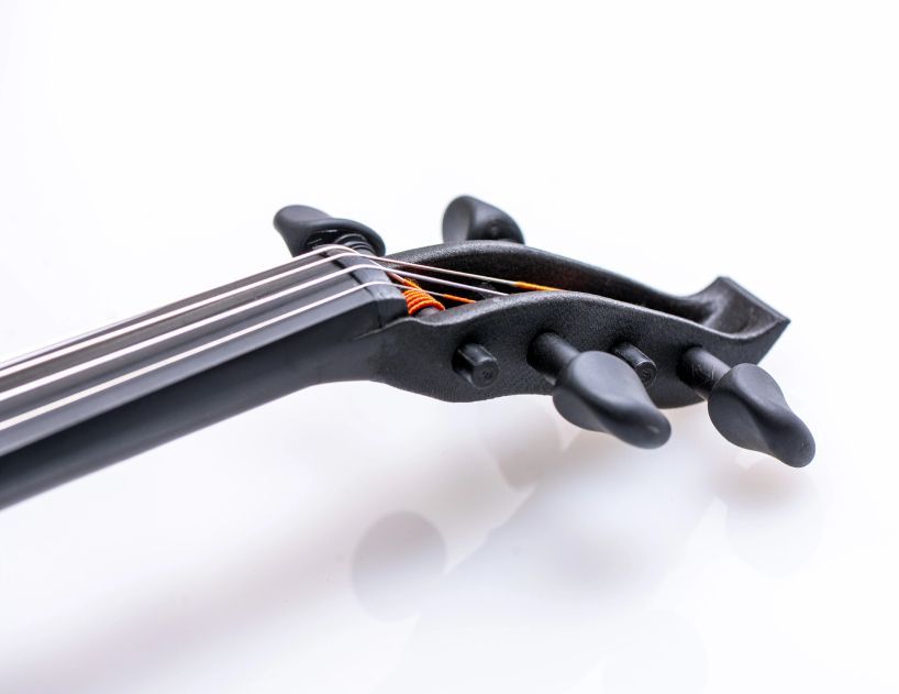 designboom's tweet image. 3D printed violin and cello replace traditional wood with non-warping carbon fiber designboom.com/technology/3d-…