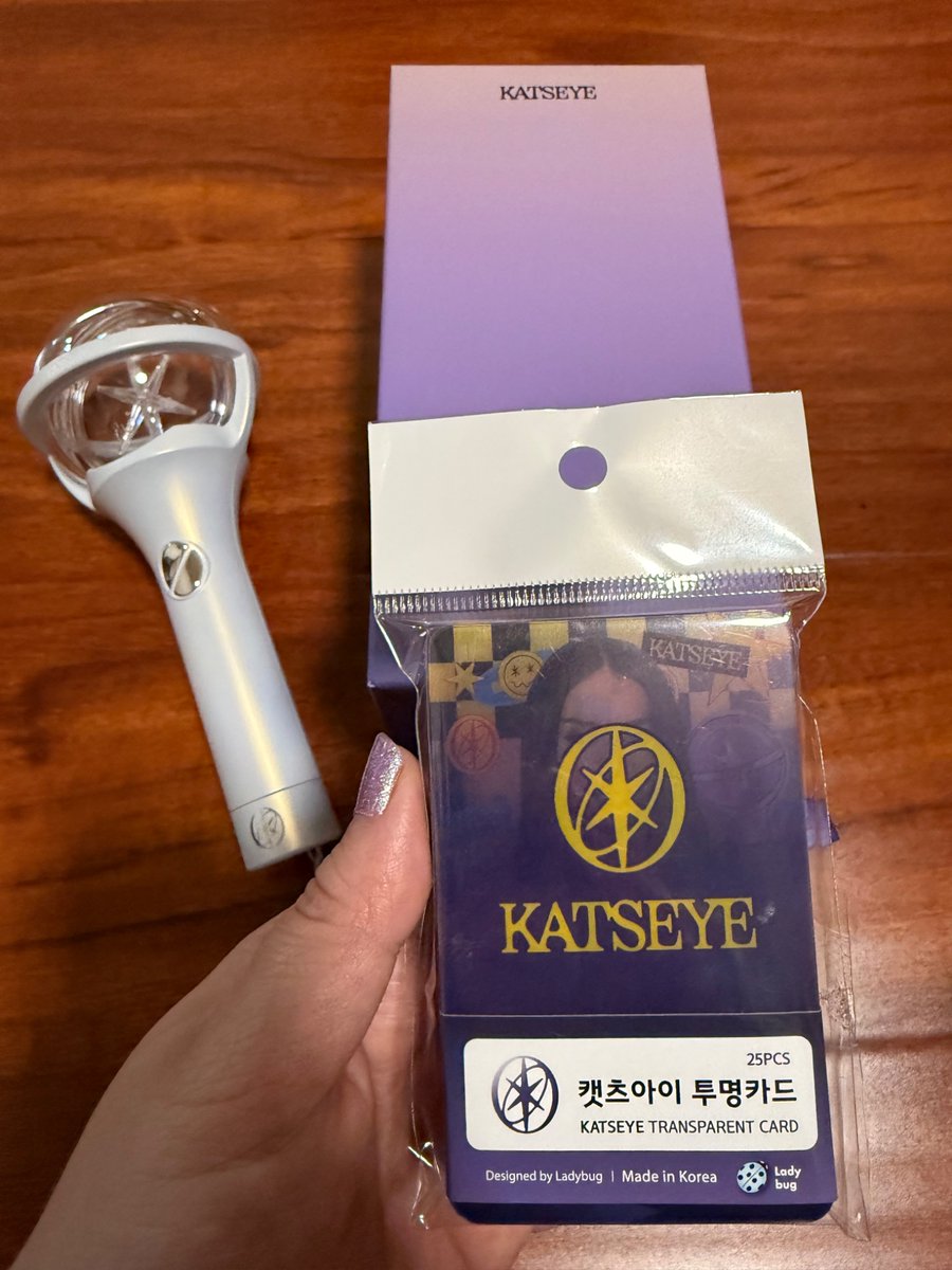 fantasyxarmy's tweet photo. YALLL the way i managed to snag the LAST pack of katseye lomocards at one of the kpop stores 😭 omg i literally went to like 5 different kpop stores in la &amp; they didnt have any left. i wanted to buy some more to make freebies for the concert but ima just print some photos now LOL https://t.co/FHImCuEDcU