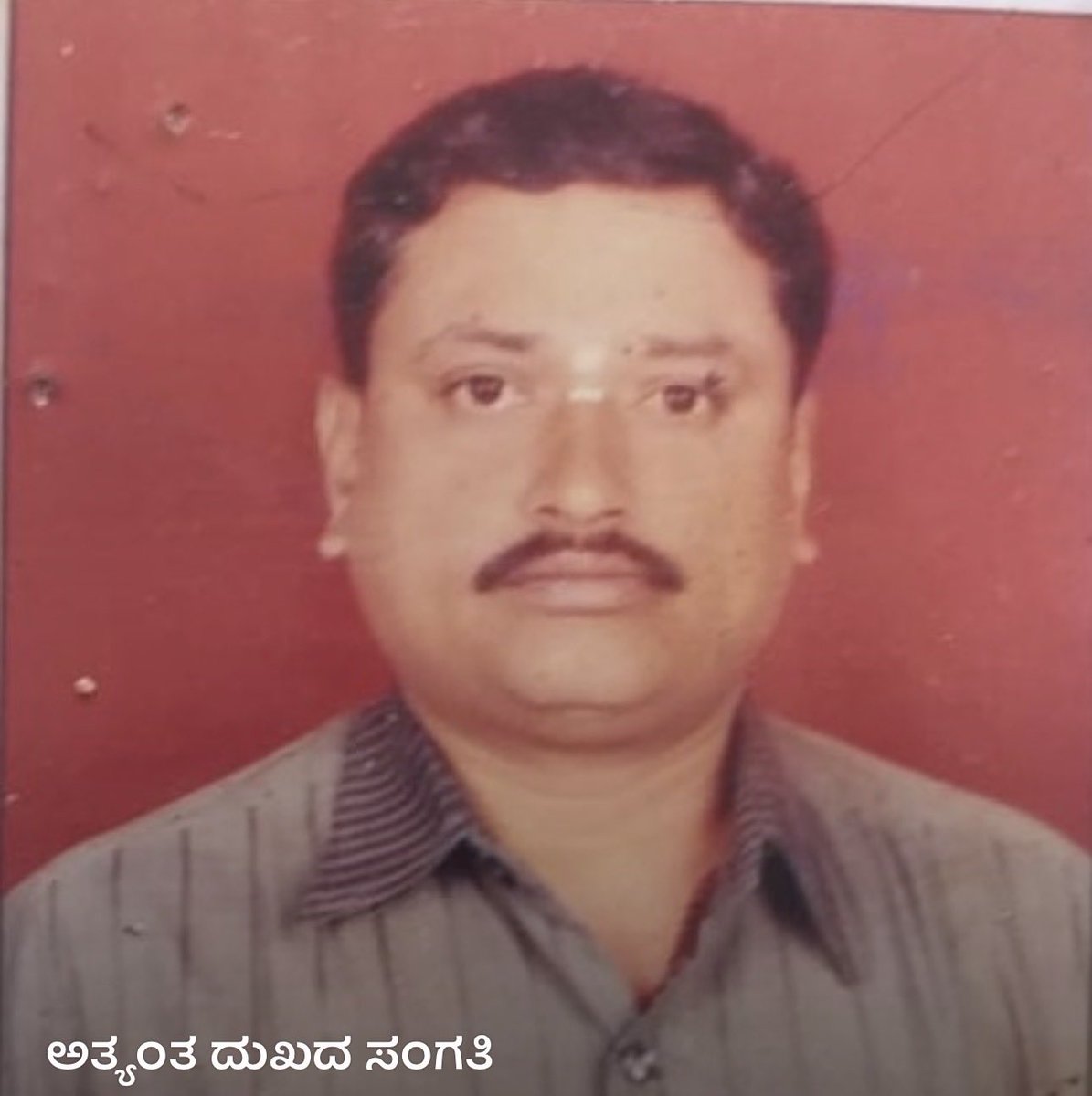 KUWJ_R's tweet photo. ಬೀದರ್ ಜನದನಿ ಪತ್ರಿಕೆ ವರದಿಗಾರ&amp;ಜಿಲ್ಲಾ ಸಂಘದ ಕಾರ್ಯಕಾರಿಣಿ ಸಮಿತಿ ಸದಸ್ಯರಾಗಿ ಸೇವೆ ಸಲ್ಲಿಸಿದ್ದ,ರೇವಣಸಿದ್ದಯ್ಯ ಅವರ ನಿಧನಕ್ಕೆ ಕರ್ನಾಟಕ ಕಾರ್ಯನಿರತ ಪತ್ರಕರ್ತರ ಸಂಘದ ರಾಜ್ಯಾಧ್ಯಕ್ಷರಾದ ಶಿವಾನಂದ ತಗಡೂರು ಸಂತಾಪ ವ್ಯಕ್ತಪಡಿಸಿದ್ದಾರೆ.ಮೃತರ ಕುಟುಂಬಕ್ಕೆ ದುಃಖ ಭರಿಸುವ ಶಕ್ತಿಯನ್ನು ದೇವರು ಕರುಣಿಸಲಿ ಎಂದು ಅವರು ಪ್ರಾರ್ಥಿಸಿದ್ದಾರೆ. https://t.co/oZYfbQigHl