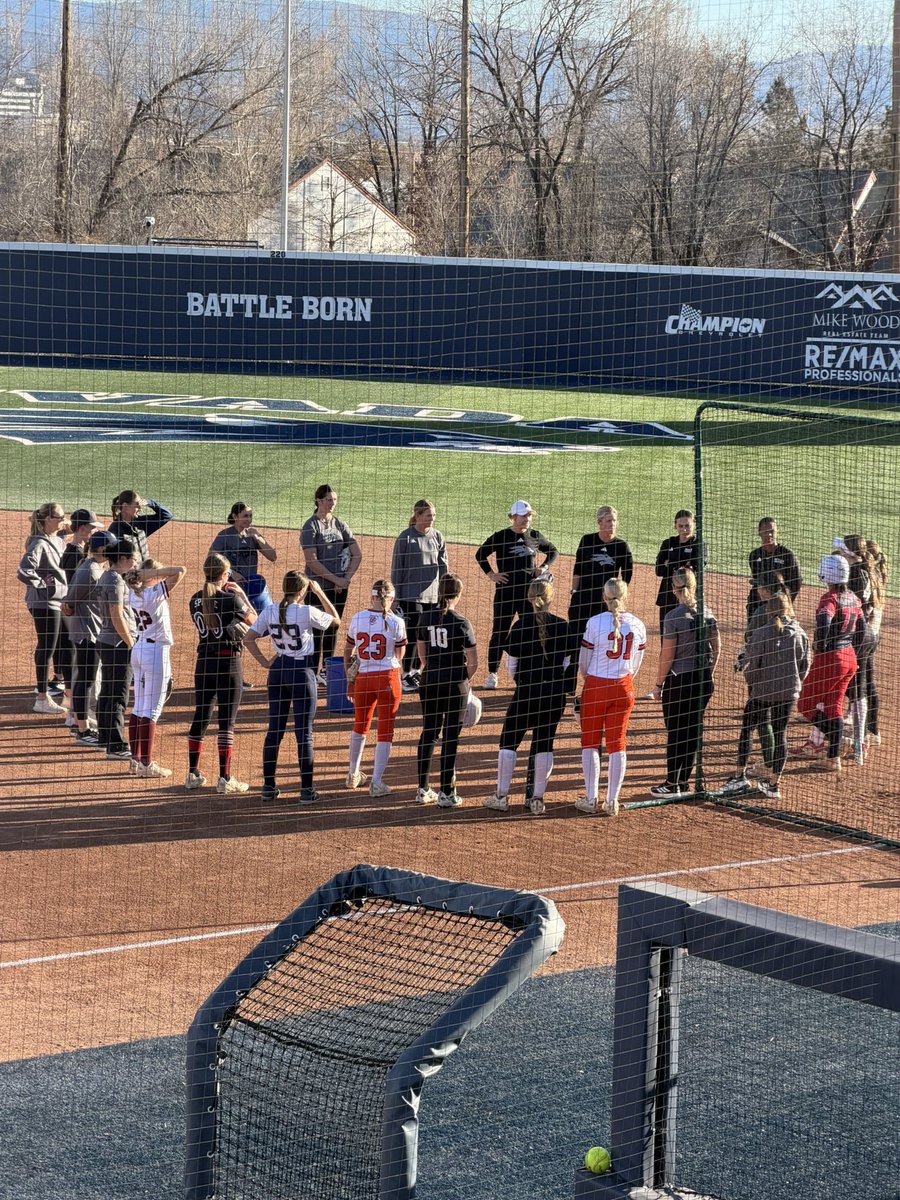 AFredericks2027's tweet photo. Biggest thank you @VictoriaHayward, @CarliCutler13, Coach Jill, and everyone at @Nevada_Softball for the camp and tour last weekend! The campus and facilities are so gorgeous and I can't wait to come back! So thankful for the amazing instruction and opportunity! https://t.co/5zHRIQzrsi