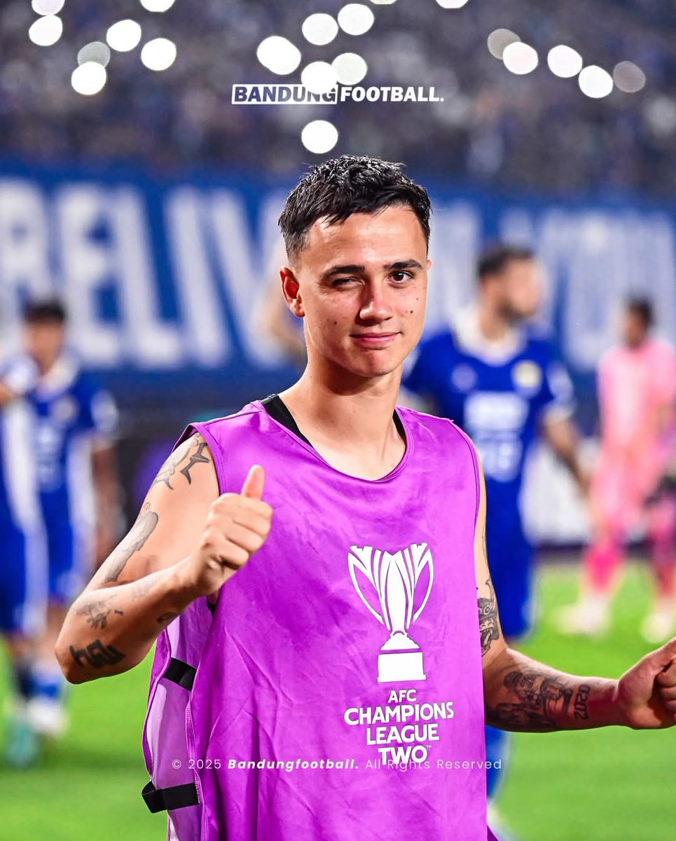 Instead of focus to our achievement, you all turned your attention to our banner, picking up every little mistakes we have 😂

Yea, keep focus on that, while we focus in making history! 🤫🤩🌟🌟🌟🌟

Enjoy Asia Compe Night 🍻

#BandungFootball #BFCOM #Persib #Bobotoh #ASIALEVEL