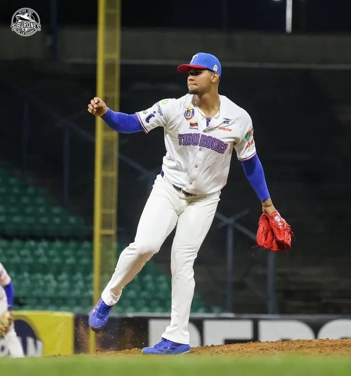 Tiburones y Bravos vacían las bancas en el juego de hoy 14Dic en la LVBP 2025