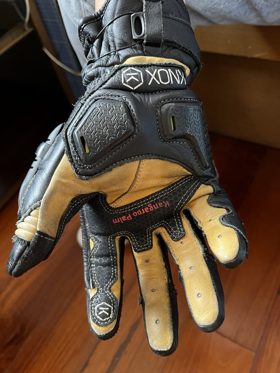 04816666_ray's tweet photo. #glovefetish #gearfetish #knoxhandroid #handroid https://t.co/6QCHwyElD1