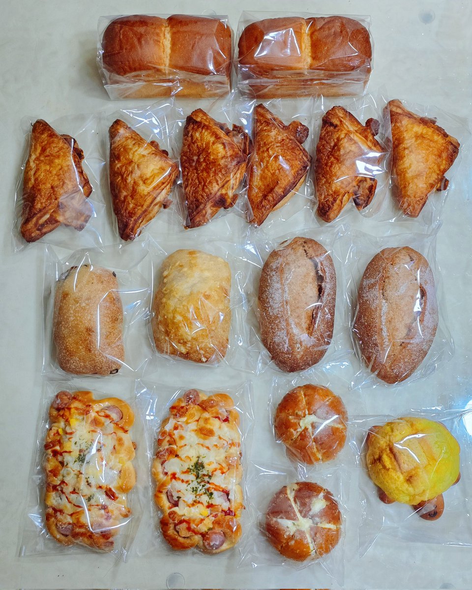 [RT 중 한 명 빵택배 선물]
몸보신으로 빵을 주문했어요.
사장님이 이미 아픈 날 위해 '내맘대로빵박스' 를 보내셨다고 내 주문을 받지 않음.
빵 '조금' 보냈다더니 전혀 조금이 아님

복수로 저도 제맘대로앞광고 합니다.

베이커리히읗
대전 동구 동서대로1778번길 89 1층
naver.me/5Jph27bl