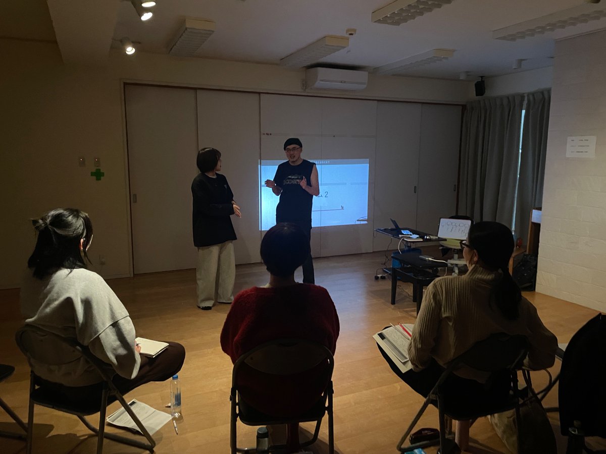 代講期間二人目の講師は船岩祐太さん
長い間鐘下さんの隣で現場を見てきた方だけあって、鐘下語録翻訳の明確さ、わかりやすさよ！
改めて「自立」という言葉を考えつつ自身の方法論を探る
あと2回も必見…！
いよいよ鐘下OPALもスタート！

#演劇 #俳優 #読解 #俳優の仕事