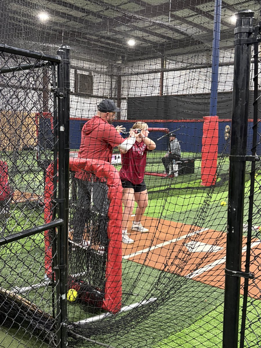 HMHudson_10's tweet photo. The work doesn’t stop just because it’s Christmas break! Ben is the best! Spring season loading…💪🏻🦅 #GoEAGLES #Deuce @HindsCC_SB @emma_hudson4 @Hudson4Sean https://t.co/cWWg7HDOOn