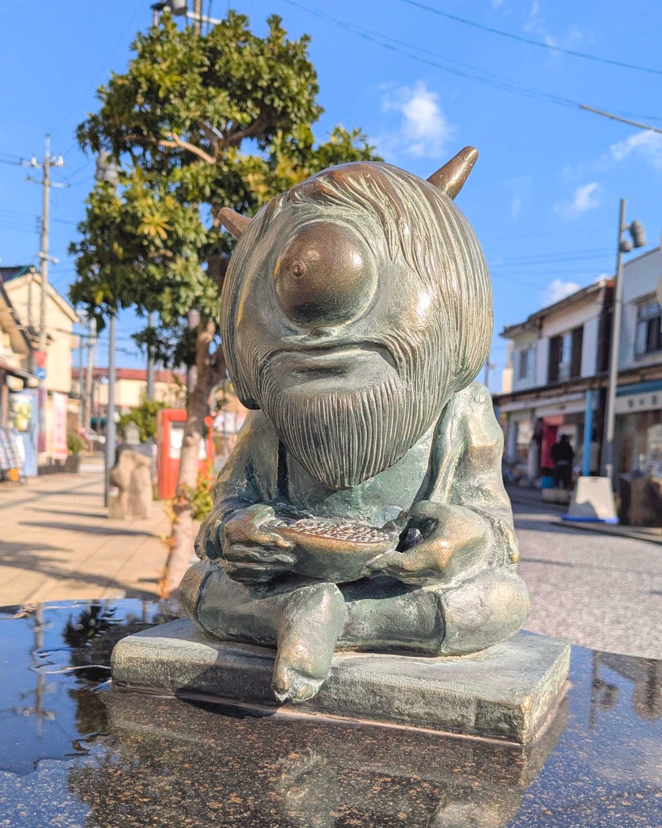もうすぐ年の瀬。こちらの「夜行さん」は、大晦日や節分の日に首のない