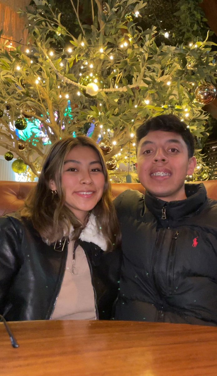 daan_fer's tweet photo. Gracias Dios por mandar gente increíble a mi vida ✨️
Gracias a mi novio por hacerme parte de su familia, y a ellos por hacer mi cumple un dia especial, tqm 😭💖 https://t.co/p4KteMxXzq