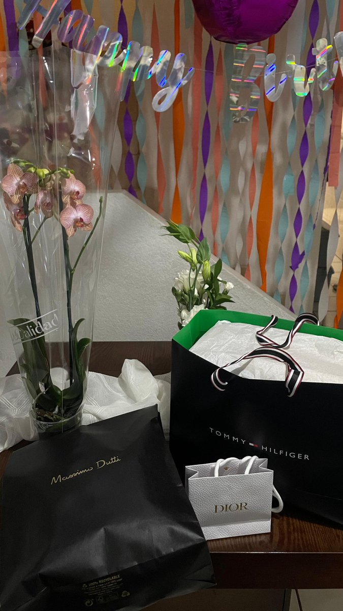 daan_fer's tweet photo. Gracias Dios por mandar gente increíble a mi vida ✨️
Gracias a mi novio por hacerme parte de su familia, y a ellos por hacer mi cumple un dia especial, tqm 😭💖 https://t.co/p4KteMxXzq