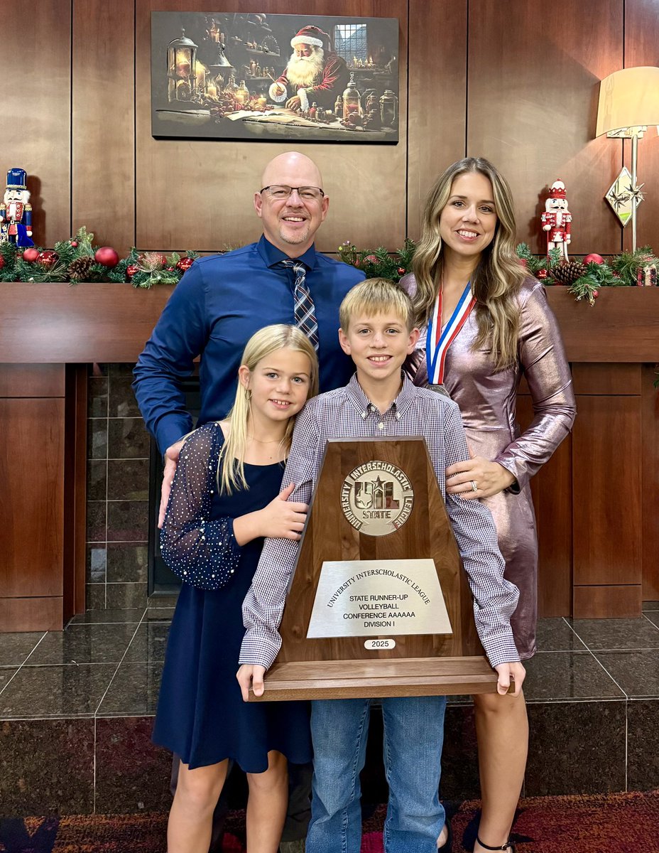 coach_leth's tweet photo. 2025 DHS Volleyball Banquet
#STATErunnerup 🥈
#RegionalChampion 🥇
#DistrictChampion 🥇
@Dawsonvball @DawsonHighSchl https://t.co/nURzASqLcP