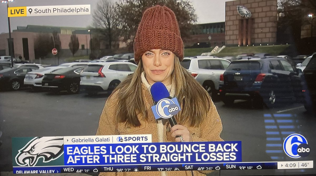 cbkmediamgt's tweet image. During her birthday week, that is client @ella_galati of @6abc doing a great job today reporting live from the @Eagles football facility. Happy Birthday Gabriella!
#PhiladelphiaTVNews
#WPVI
#SportsAnchor
#SportsReporter
#TeamCBK