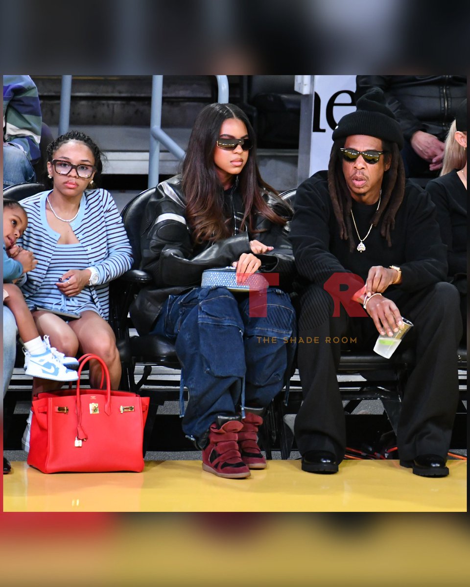 Okayy! Blue Ivy and Jay-Z were spotted court side at tonight’s Lakers game.💜✨ (📸:@gettyimages) ✍🏾:#TSRStaffJR
