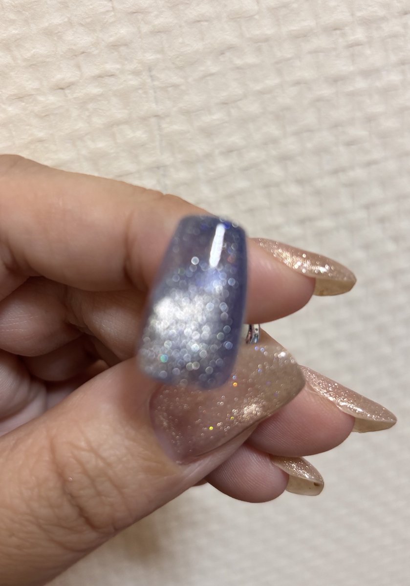 oto_mo22's tweet photo. 水色買うつもりが間違えちゃったけど
綺麗な色だから自爪に塗ろうっと https://t.co/M2W5CXdG0R