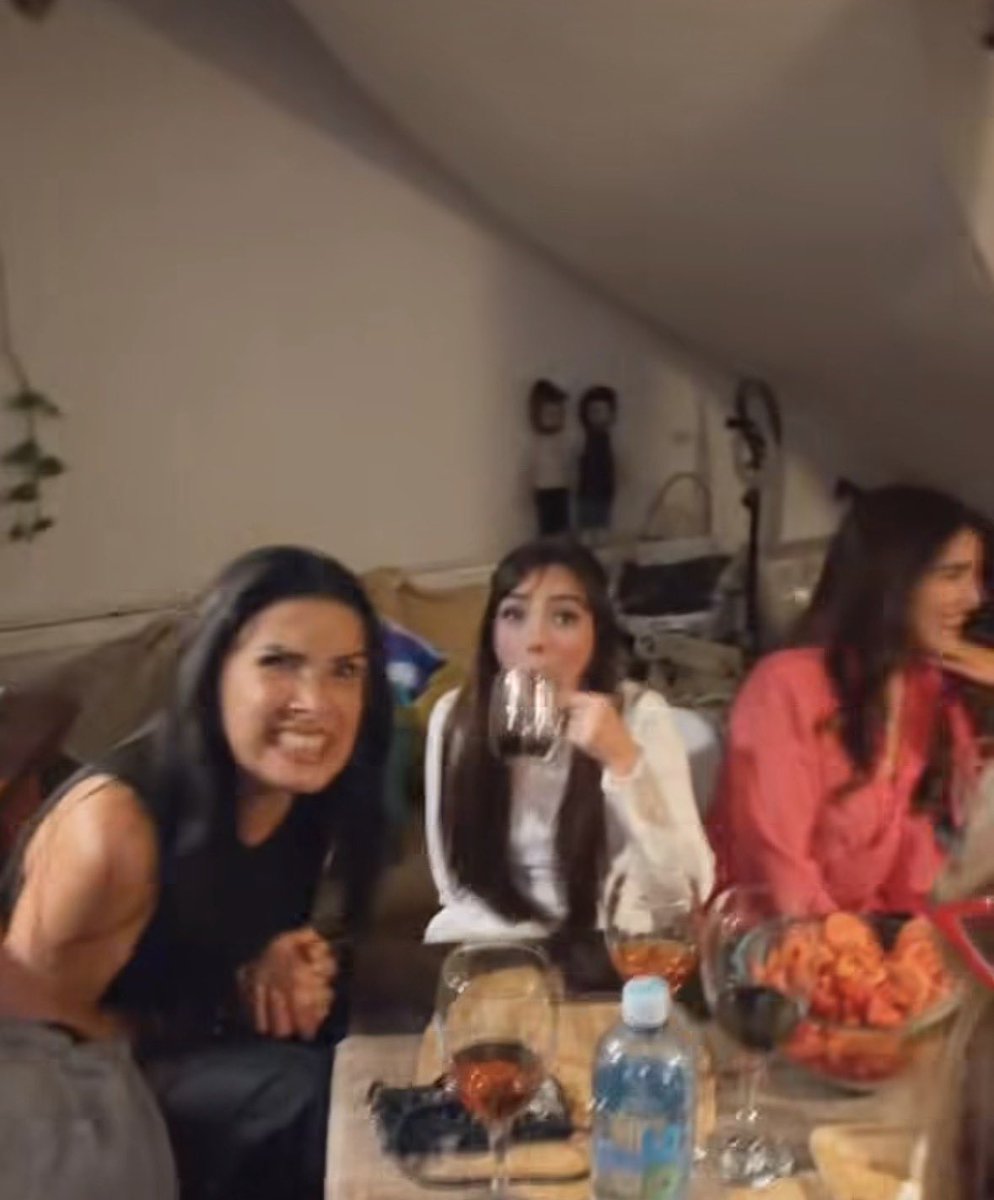 con todo el amor, pero elaine es de dalilah 💞