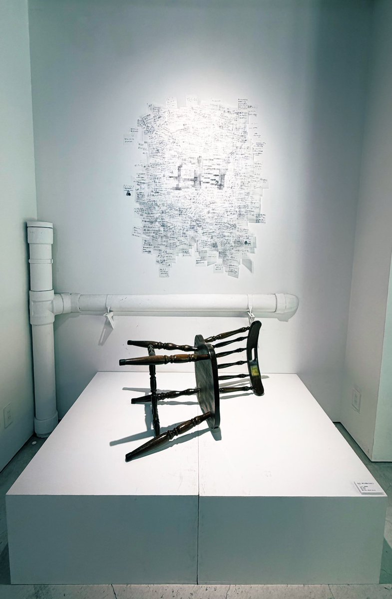 KAJI__OFFICIAL's tweet image. 気になっていた企画展。
まさかの今日から、そして
まさかのスタジオから徒歩圏内。ご縁。

実験的で哲学的、そして思弁的。
r-906さん、隷密撫酒琳さんの作品から
刺激をいただきました🪞🪑

#思弁的な音楽 #物語派