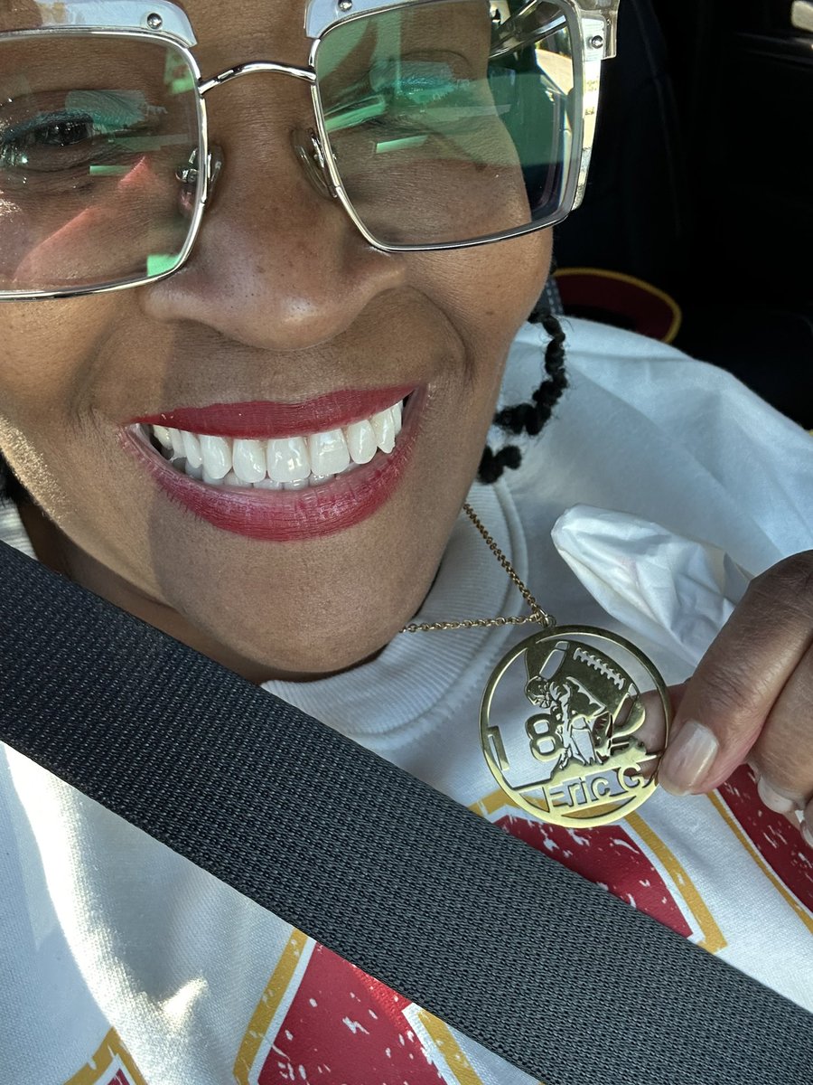 LorendaLb's tweet photo. @IamEricGentry  So proud of YOU Sir!!! I am a true #1 Fan!! Pray Gods best for and over you🙏🏽 https://t.co/YLgeMho0pd