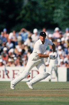CricketopiaCom's tweet image. Boycott’s Only ODI Hundred 

#OnThisDay in 1979, @GeoffreyBoycott stunned the Sydney crowd by hitting his only ODI century, a 105 off 124 balls against an attack featuring Lillee, Thomson and Walker, leading England to victory. 

The day grew even stranger when Derek Randall…
