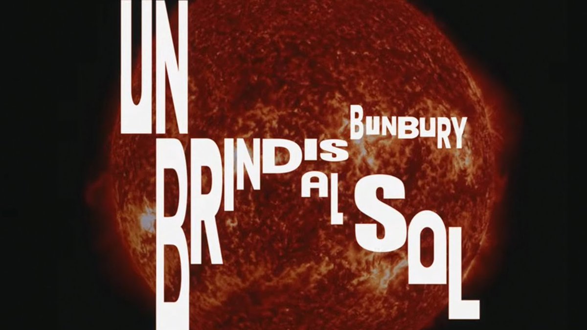 Bunbury - Un Brindis al Sol (Videoclip Oficial)
youtu.be/To3hZnZIXCg

Letra/Lyric

VIVO EN UN MUNDO
AL QUE AÚN LE QUEDA MISTERIO
HE SOBREVIVIDO AL EXCESO
COMO UN EMPERADOR

UN FLUJO ETERNO
SUCEDE CADA PARPADEO
SI TENGO LAS MANOS LIBRES,
TENGO FIRME EL CORAZÓN

QUÉ CURIOSIDAD,