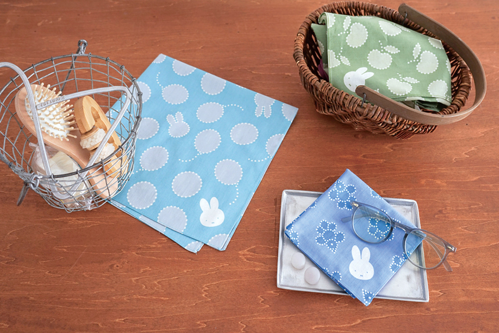 たのしい日も、のんびりな日も、 ミッフィーと。 毎日を彩る手ぬぐい