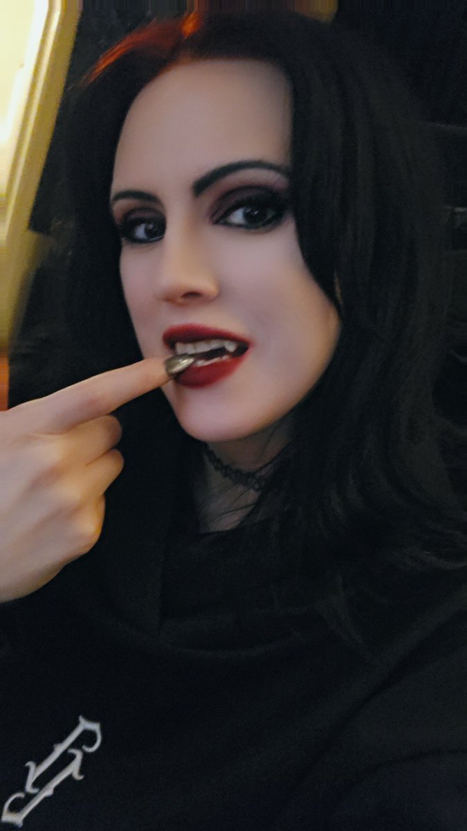 VampykinzVT's tweet photo. Face reveal ? https://t.co/CFJkWDI4m5