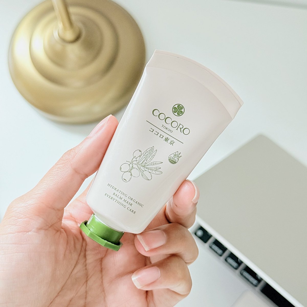 unabegirl's tweet image. ของดีที่หยิบใช้บ่อยสุดตอนนี้ Cocoro Balm Mask ตัวเดียวเอาอยู่ทั้งผิวโทรม ผิวล้า ชุ่มชื้นขึ้นแบบเห็นได้เลย ♥️  

เนื้อบาล์มบางเบาแต่โคตรชุ่ม บาล์มมาส์กตัวนี้ดีจริง 

แล้วยิ่งอากาศช่วงนี้เย็นลงมาก ปากลอกหนักมาก ทาลิปไม่ติดเลย 😞 ชอบหยิบ Balm มามาส์ก แล้วจบปัญหากังวลจริงๆ #Balm