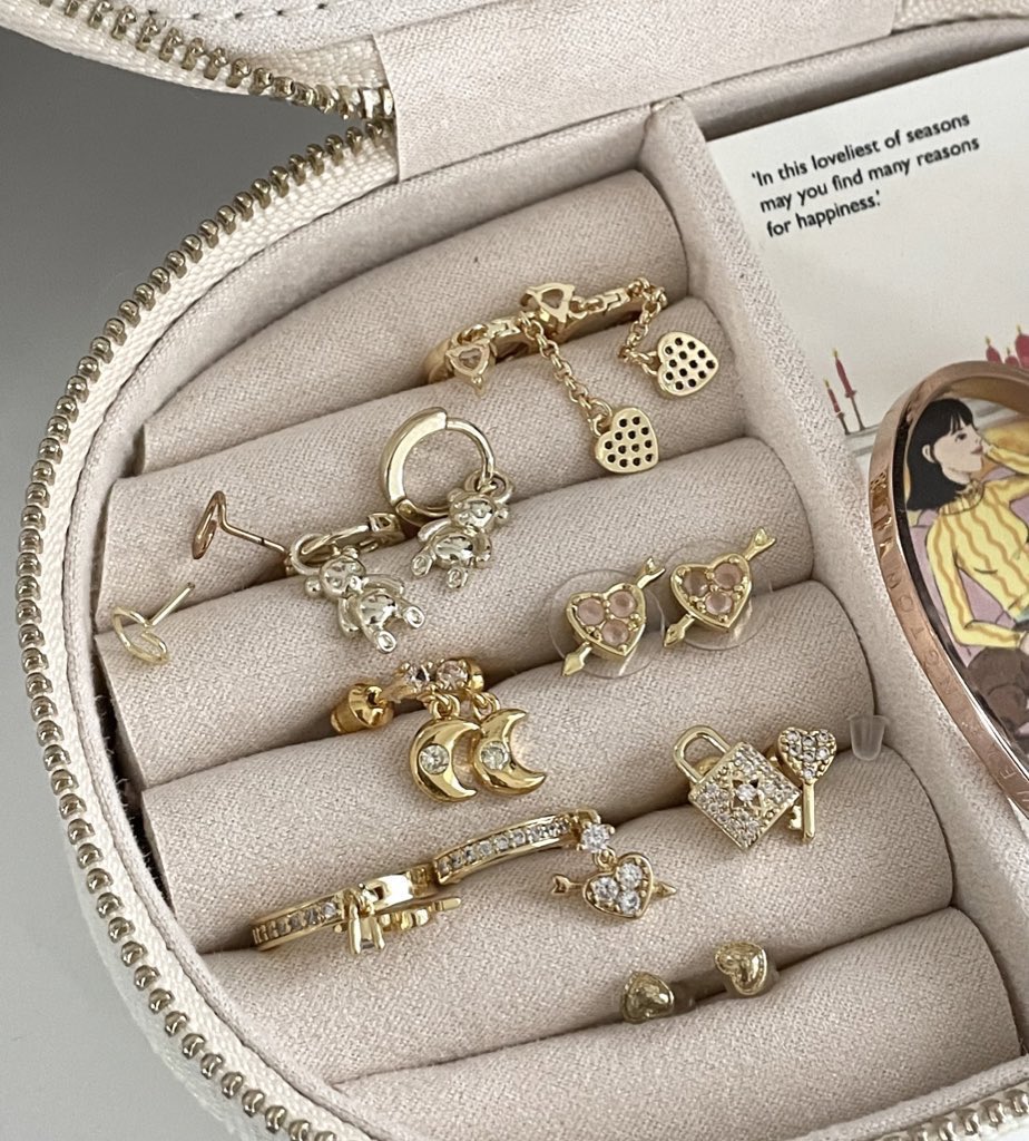 itfeelstory's tweet image. ร้านแบรนด์ไทยที่เราชอบ แบบตรงปกและสวยดูแพงจริงๆ ทองสวย ไม่ดำ ใส่นานๆ ได้เป็นปีก็ยังได้ แนะนำ 6 ร้านนี้ ไม่ผิดหวัง ในงบ 200-400 บาท