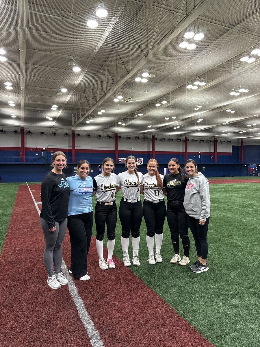 ellaarana32's tweet image. I’ve had the best time attending the @UIC_Softball camps throughout the past month! So glad I got to meet some of my future teammates this past Monday! GO FLAMES!❤️💙
@CoachC_Meg
