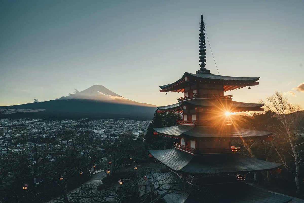 Japan’s heavy metal-loving Prime Minister is redefining what power looks like..

Read why here: foxly.link/uHt4Mv

(Photo by Tianshu Liu on Unsplash)
