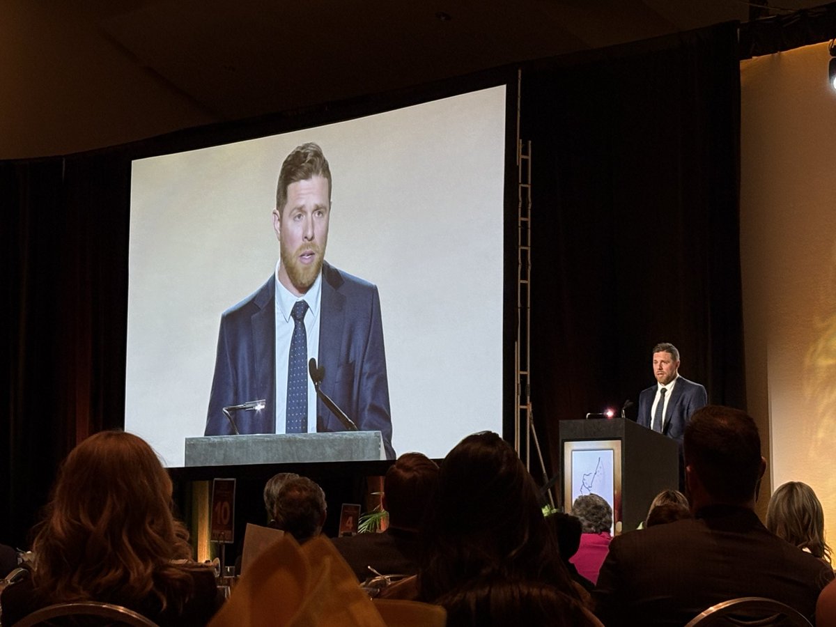 Wisconsin Hockey tweet media