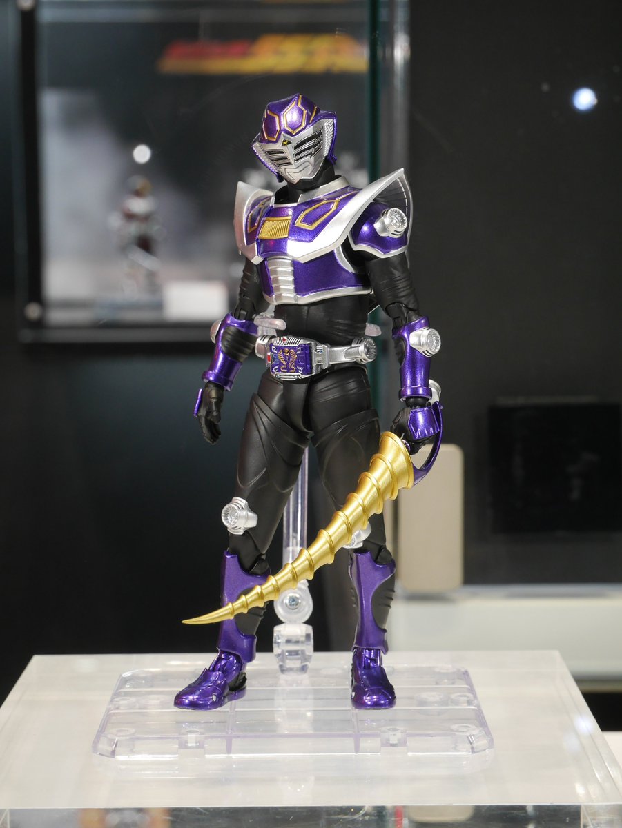 tamashii_tnt's tweet photo. #魂ストア にて開催中の
「TAMASHII NATION 2025 AFTER EXHIBITION」にて

◤S.H.Figuarts（真骨彫製法） 仮面ライダー王蛇◢
を追加展示！

上腕・腹部・腰部・大腿部に新規造形パーツを採用！
特徴的なメタリックパープル×シルバーの質感を彩色で再現。

∇魂ウェブ商店にて12月12日16時より予約受付開始！
https://t.co/2c5gpROu56

#t_shf #仮面ライダー龍騎